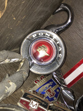Load image into Gallery viewer, GM Pontiac 1953 1954 Horn crest steering wheel 53 54 120$us SHIPPING INCLUDE