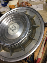 Charger l'image dans la galerie, 1959 GM Cadillac Eldorado Brougham 59 60 HUBCAP PAIR SHIPPING INCLUDE