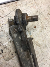 Charger l'image dans la galerie, Packard 1938 Trico 77535 linkage pair L & R 36 37 38 39 Shipping include