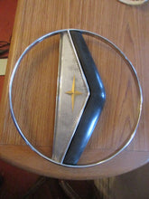 Load image into Gallery viewer, RARE Fomoco METEOR 1951 NOT FORD steering wheel horn crest SHIPPING INCLUDE