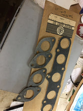 Load image into Gallery viewer, 780462 Chrysler Desoto Plym.&Dodge (can.)6 cyl 37 38 39 40 41 42 46 47 48 49 50 51 52 53 54 55 56 57 manifold