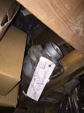 Charger l'image dans la galerie, Carburetor 1BBL Rochester 7004475 Chevrolet & GMC truck 6 cyl /216 eng with hand choke 1932-53 Shipping include