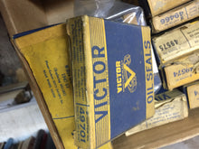 Charger l'image dans la galerie, Victor 49701 oil seal transm. shaft lever Chrysler 1484592 Ford Mercury nR56H-7688 Hudson Nash 3123668 Kaiser 200903n Studebaker574860 Willys 640383 Shipping include