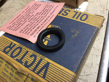 Charger l'image dans la galerie, Victor 49701 oil seal transm. shaft lever Chrysler 1484592 Ford Mercury nR56H-7688 Hudson Nash 3123668 Kaiser 200903n Studebaker574860 Willys 640383 Shipping include