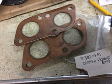 Load image into Gallery viewer, 30's 40's 50's NORS Victor 9518 manifold gasket pair CHRYSLER MARINE replace E30207M SHIPPING INCLUDE