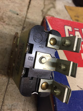 Charger l'image dans la galerie, nors 12v horn relay HR-106 replace 1116913 Ford Cadillac Chevrolet Pontiac Kaiser Corvette Buick Austin Oldsmobile Packard Studebaker 50's 50$ shipping include