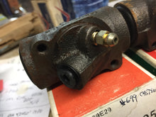 Charger l'image dans la galerie, nors EIS wheel cylinder 1 1/8 front wheel Right & Left GM 1964 65 66 67 68 69 70 71 72 73 74 Buick Cadillac Chevrolet Pontiac Oldsmobile 100$ shipping include