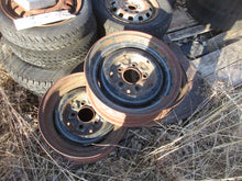 Load image into Gallery viewer, GM Cadillac 1952 HEARSE set of 5 rim/wheels 50 51 52 53 serie 75, 86 You pay shipping cost directly to UPS