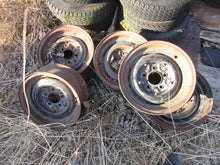 Load image into Gallery viewer, GM Cadillac 1952 HEARSE set of 5 rim/wheels 50 51 52 53 serie 75, 86 You pay shipping cost directly to UPS