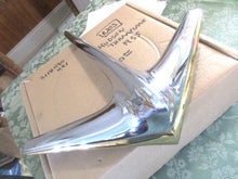 Load image into Gallery viewer, NOS Hudson Terraplane 1955 Hood ornament 55 SHIPPING INCLUDE (Copie)