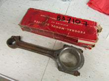 Charger l'image dans la galerie, Chevrolet 1933 34 connecting rod babbit bearing  GM # 837107 Pass Truck ( ONE )