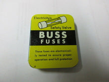 Charger l'image dans la galerie, BUSS glass fuses Fomoco Mopar GM Nash Packard Frazer tin box  60's 70's 80's