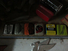 Charger l'image dans la galerie, BUSS glass fuses Fomoco Mopar GM Nash Packard Frazer tin box  60's 70's 80's