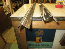 Charger l'image dans la galerie, Chevrolet rear fender quarter top moulding 1957 57 pair