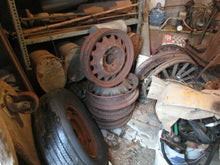 Charger l'image dans la galerie, Chevrolet Pontiac rim artillery wheel 17 inch 6 bolts  31 32 33 34 35 36 37 38