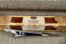 Charger l'image dans la galerie, NOS Fomoco METEOR 1953 NOT FORD hood ornament SHIPPING INCLUDE
