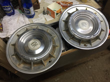 Charger l'image dans la galerie, 1959 GM Cadillac Eldorado Brougham 59 60 HUBCAP PAIR SHIPPING INCLUDE
