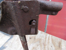 Charger l'image dans la galerie, 1954 Packard bumper jack  &amp; stand  51 52 53 54  YOU PAY SHIPPING DIRECTLY TO UPS (Copie)
