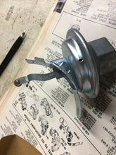 Charger l'image dans la galerie, 1881944 Distributor vacuum advance Mopar Dart Dodge Plymouth 59 61 61 NORS Include shipping
