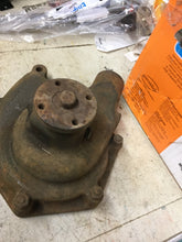 Charger l'image dans la galerie, Packard 1938 39 40  6 cyl 8 cyl JUNIOR model water pump 320620 CORE Shipping include
