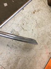 Charger l'image dans la galerie, 1938 35 36 37 38 Packard headlamp top moulding ONE only  SHIPPING INCLUDE (Copie)
