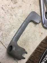 Charger l'image dans la galerie, Packard 1955 56 non locking  exteroior handles lot of 3      Shipping include
