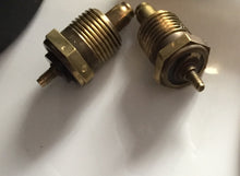 Load image into Gallery viewer, GM GOOD USED  TESTED  AC 1512015 temperature sender Pontiac Cadillac Oldsmobile 1939 - 52 6v...  (ONE ONLY)    Include shipping
