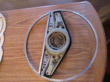Charger l'image dans la galerie, RARE  Fomoco  METEOR 1951 NOT FORD steering wheel horn crest SHIPPING INCLUDE

