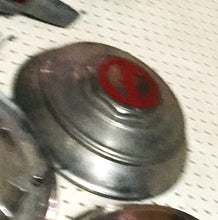 Charger l'image dans la galerie, PAIR Lincoln hubcap wheelcover 1946 1947 1948 46 47 48  SHIPPING INCLUDE
