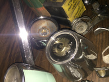 Charger l'image dans la galerie, Mopar Chrysler Imperial CREST 57 58 59 60 61 62 63 64 65 66 67 68 hubcap ? Horn emblem
