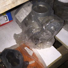 Charger l'image dans la galerie, Carburetor 1BBL Rochester 7006201  Pontiac Canadian 6 cyl model 20,22 1955 1956 with aut. transmission  55 56 Shipping include
