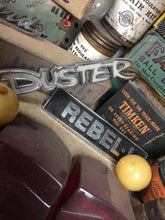 Charger l'image dans la galerie, REBEL 1  crest emblem plastic 70's 80's AMC ? Shipping include
