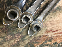 Load image into Gallery viewer, 3 pieces ; rare brown  marbled original 1939 1940 Packard interior door and crank window handle 39 40 SHIPPING INCLUDE
