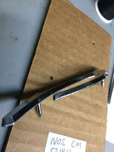 Charger l'image dans la galerie, GM  NOS letter "P" GR 8.039 521413  hood or trunk lid 1956 PONTIAC namecrect 75$ Include shipping
