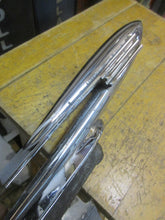 Charger l'image dans la galerie, GM 1939 1940 LaSalle Cadillac hood ornament  latch 39 40 SHIPPING INCLUDE
