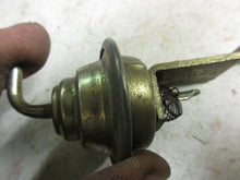 Charger l&#39;image dans la galerie, Chevrolet Pontiac carb. Choke pull off vacuum break Rochester 68 69 70 71 72 73
