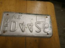 Charger l'image dans la galerie, USA   Vermont  small license plate « TRA » 1971  71
