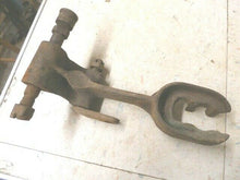 Charger l&#39;image dans la galerie, 10&#39;s 20&#39;s Ford model T era suspension arm aftermarket device Hassler shock
