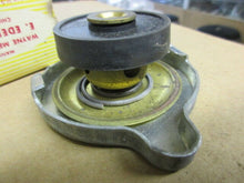 Charger l&#39;image dans la galerie, 4lb Chrysler Desoto Dodge Plymouth truck 49 50 51 52 53 54 55 56 57 rad cap WR14
