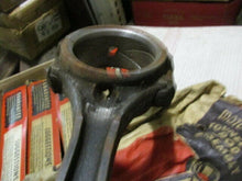 Charger l&#39;image dans la galerie, Chevrolet 1933 34 connecting rod babbit bearing  GM # 837107 Pass Truck ( ONE )
