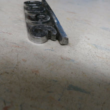 Charger l&#39;image dans la galerie, CHEVROLET 9600 crest nameplate
