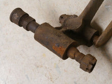 Charger l&#39;image dans la galerie, 10&#39;s 20&#39;s Ford model T era suspension arm aftermarket device Hassler shock
