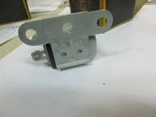 Charger l'image dans la galerie, OEM 6v horn relay GM Mopar Fomoco Packard Studebaker Kaiser Frazer Mapco 915 50$ shipping include
