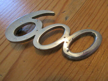 Charger l'image dans la galerie, emblem 600 crest  50's 60's 70's  car truck refrigerator ?
