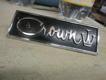 Charger l&#39;image dans la galerie, 2189687 Mopar crest CROWN QTR PANEL  IMPERIAL 1962 1963  62 63 Chrysler
