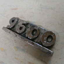 Charger l&#39;image dans la galerie, CHEVROLET 9600 crest nameplate
