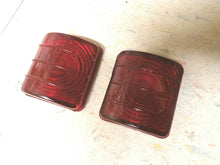 Charger l'image dans la galerie, OEM GM Pair of NORS  GLASS lens tail lamp Chevrolet 1951 1952 49 50 51 52
