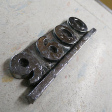 Charger l&#39;image dans la galerie, CHEVROLET 9600 crest nameplate
