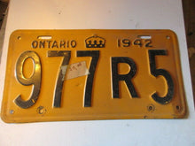Charger l&#39;image dans la galerie, 1942 Canada vintage collectible Ontario license plate 42
