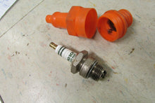 Charger l&#39;image dans la galerie, Automobilia Spark plug safety container Bosch sparkplug Germany

